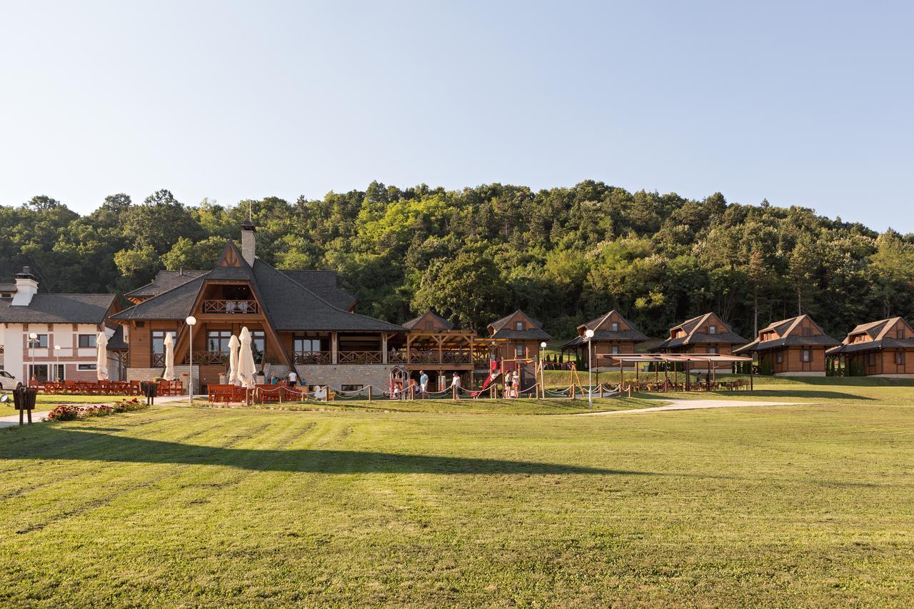 Etno Naselje Vrdnicka Kula Bed & Breakfast เวิร์ดนิค ภายนอก รูปภาพ