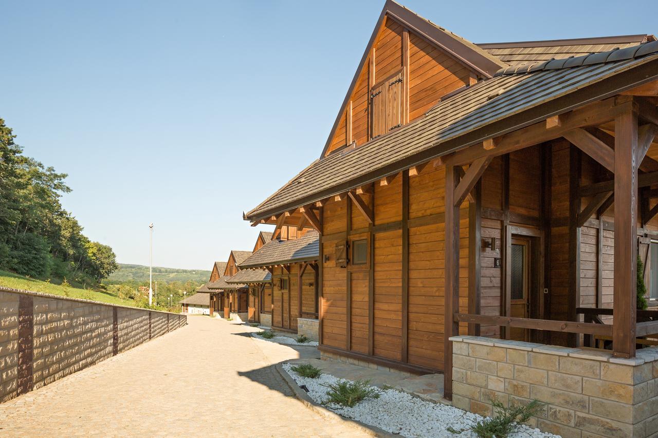 Etno Naselje Vrdnicka Kula Bed & Breakfast เวิร์ดนิค ภายนอก รูปภาพ