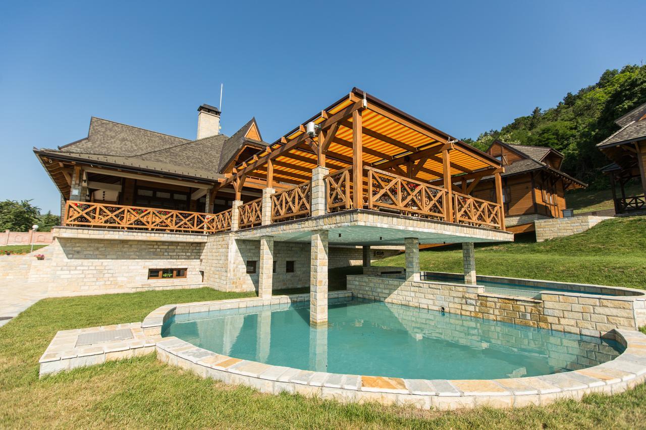 Etno Naselje Vrdnicka Kula Bed & Breakfast เวิร์ดนิค ภายนอก รูปภาพ
