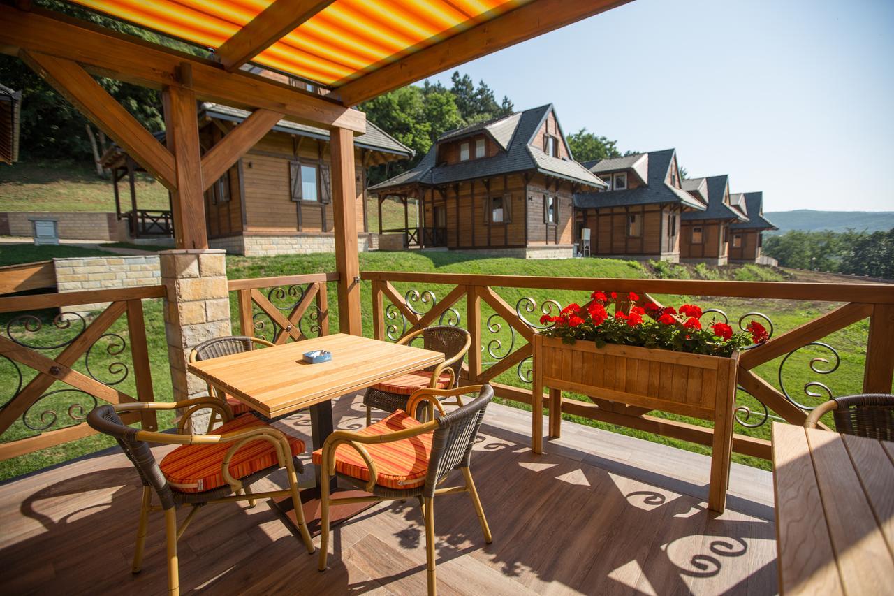Etno Naselje Vrdnicka Kula Bed & Breakfast เวิร์ดนิค ภายนอก รูปภาพ