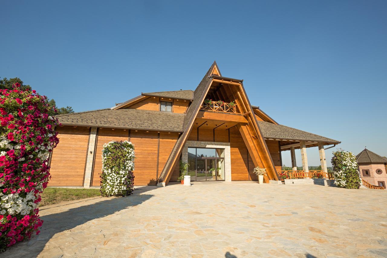Etno Naselje Vrdnicka Kula Bed & Breakfast เวิร์ดนิค ภายนอก รูปภาพ