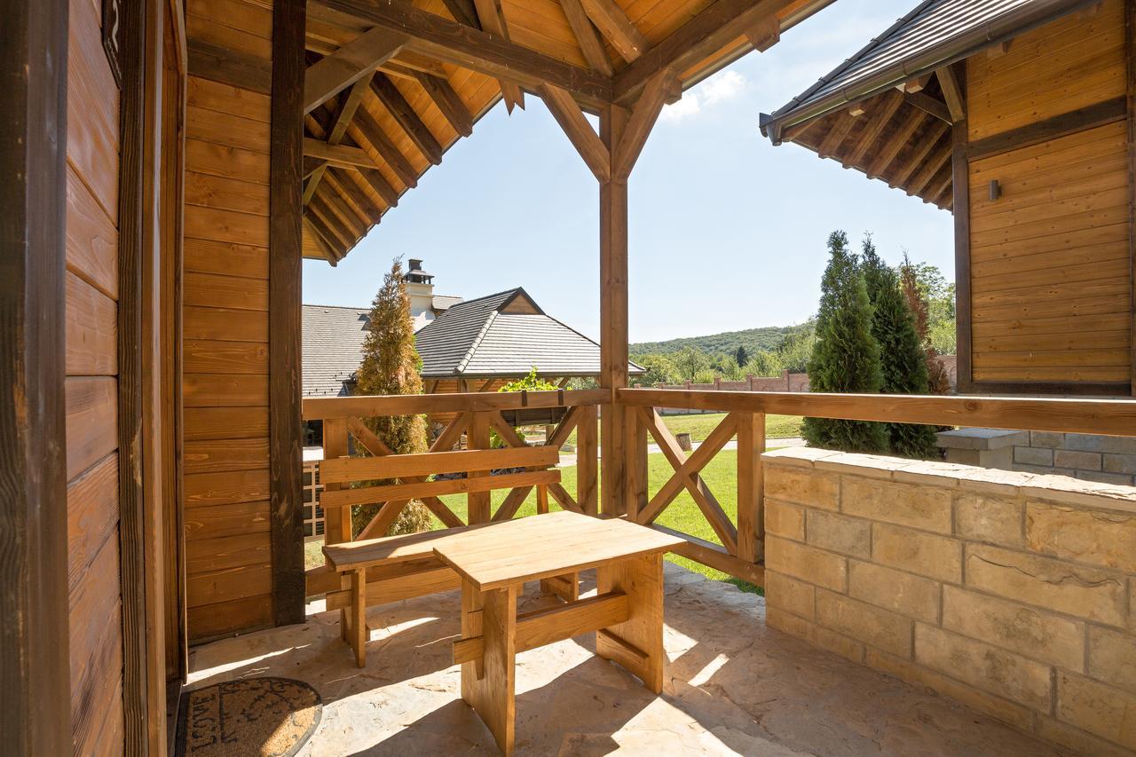 Etno Naselje Vrdnicka Kula Bed & Breakfast เวิร์ดนิค ภายนอก รูปภาพ
