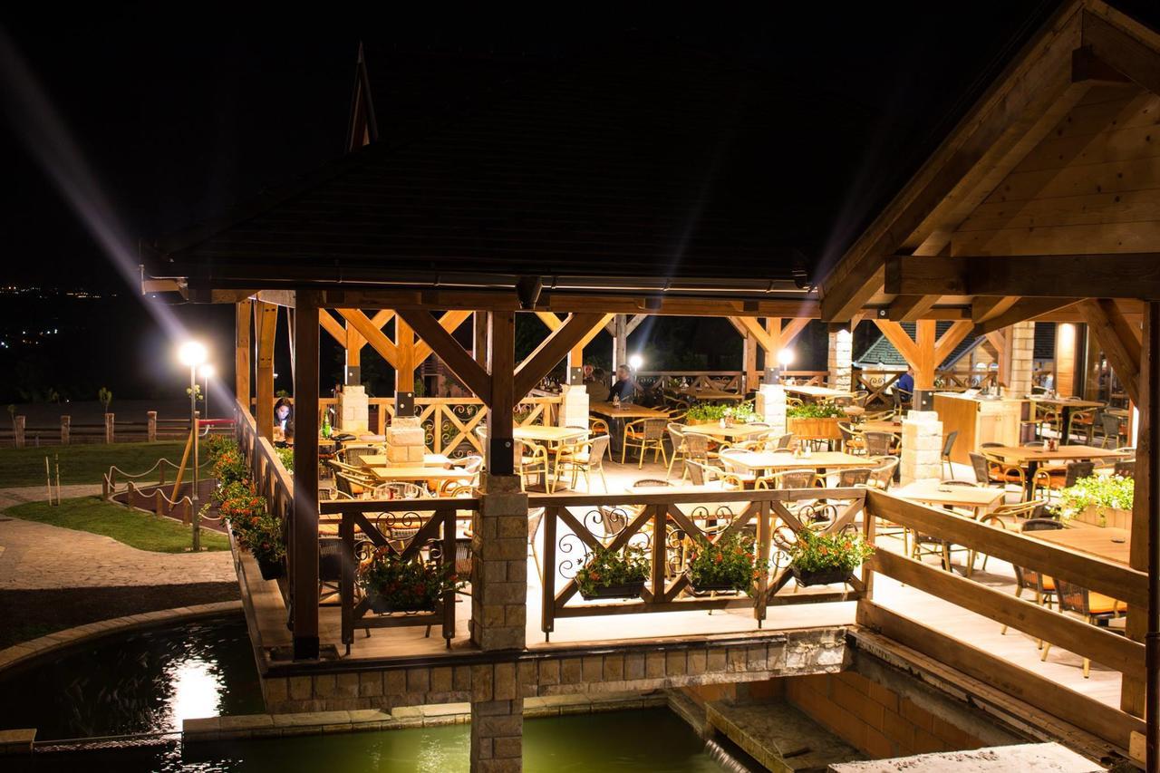 Etno Naselje Vrdnicka Kula Bed & Breakfast เวิร์ดนิค ภายนอก รูปภาพ