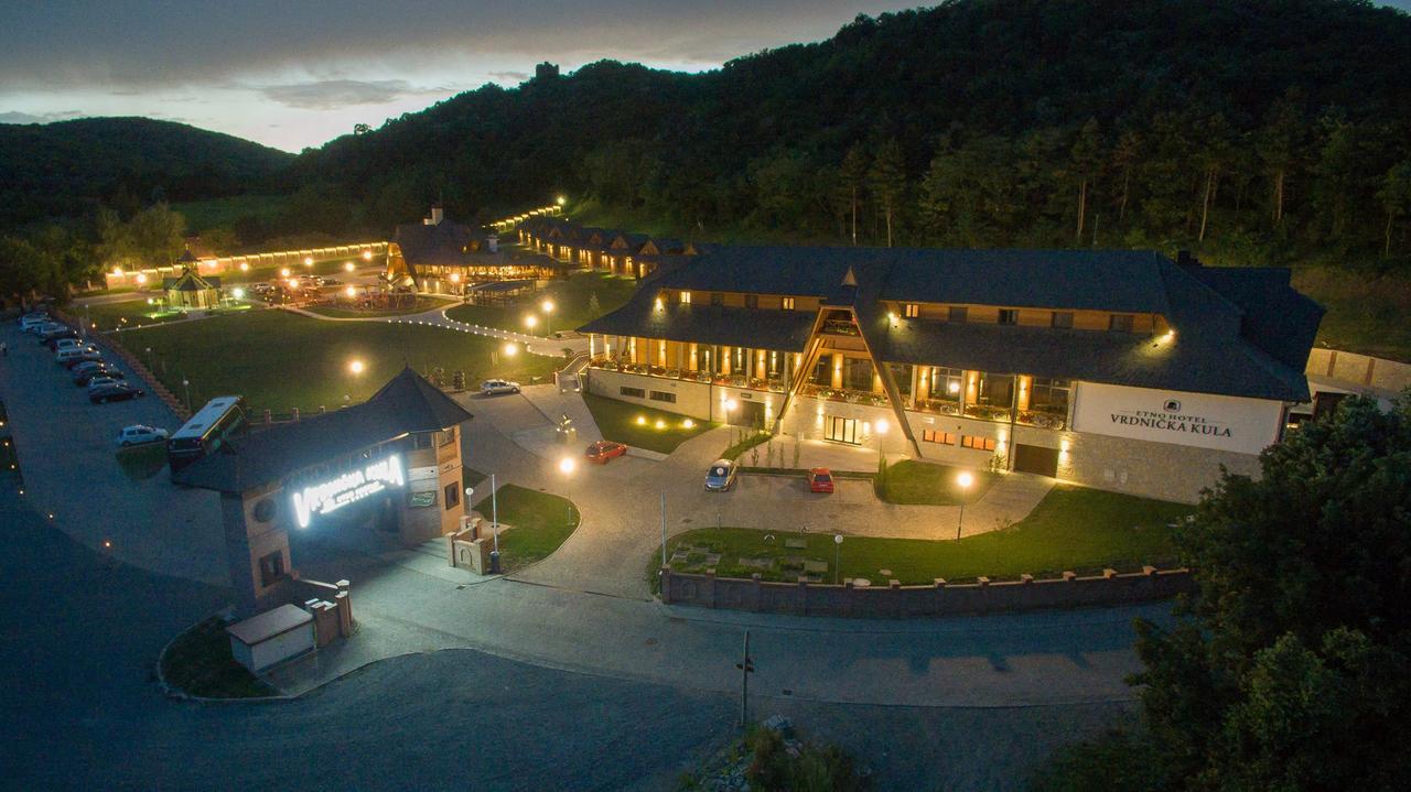 Etno Naselje Vrdnicka Kula Bed & Breakfast เวิร์ดนิค ภายนอก รูปภาพ